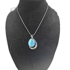 Elegant Silver and Blue Teardrop Pendant Necklace